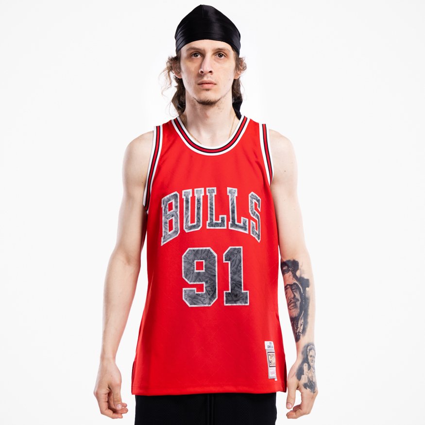 Chicago Bulls: Scotty Pippen 1995/96 Red Champion Jersey - The