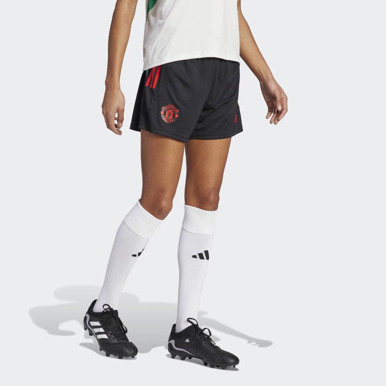 Manchester united deals training shorts