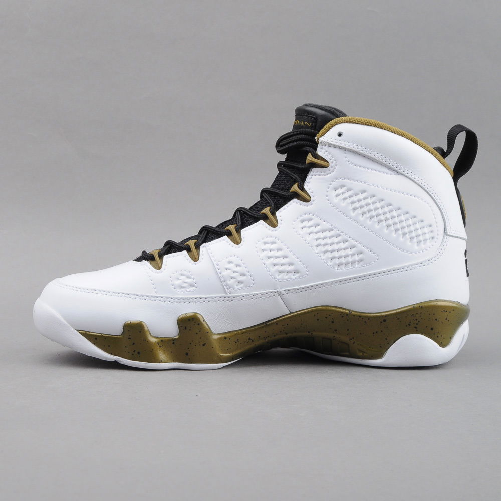 Air jordan 9 retro on sale statue